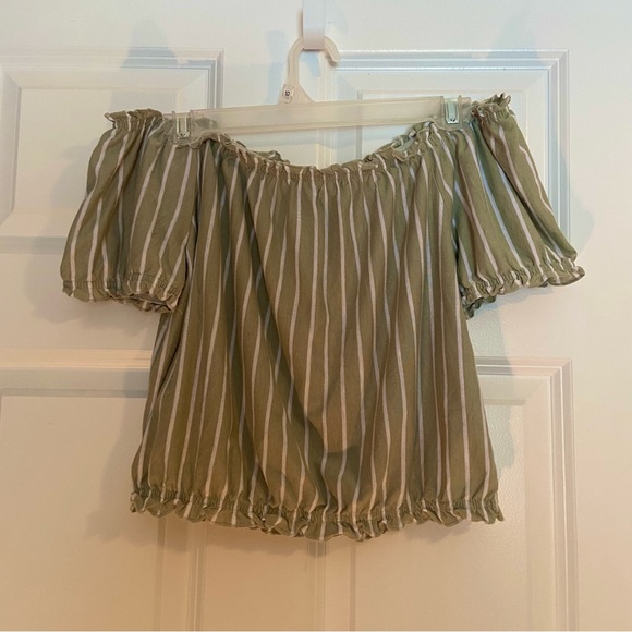 Cropped Off-The-Shoulder Top - Mint Green - Picture 3 of 3